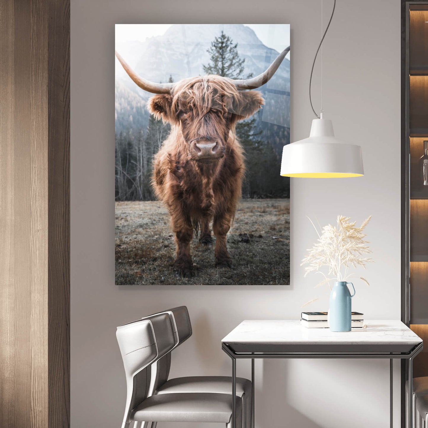 Acrylglasbild Hochlandrind in den Bergen Hochformat
