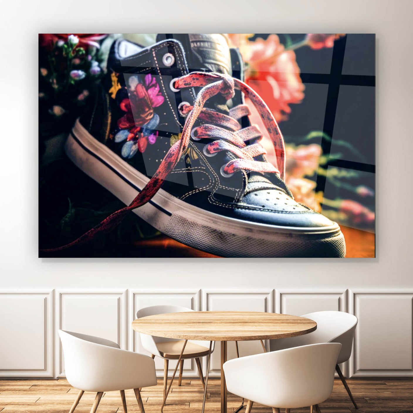 Acrylglasbild Jeans Sneaker mit Blumen verziert Querformat