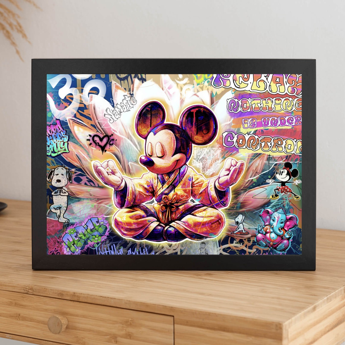 Poster Micki in esoterischer Pose abstrakt Querformat