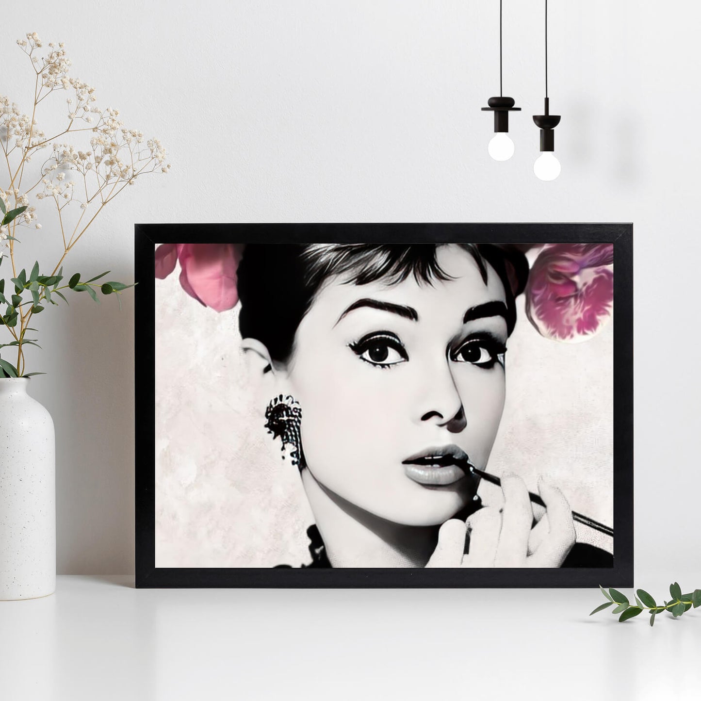 Poster Portrait Audrey mit Blumenschmuck Querformat