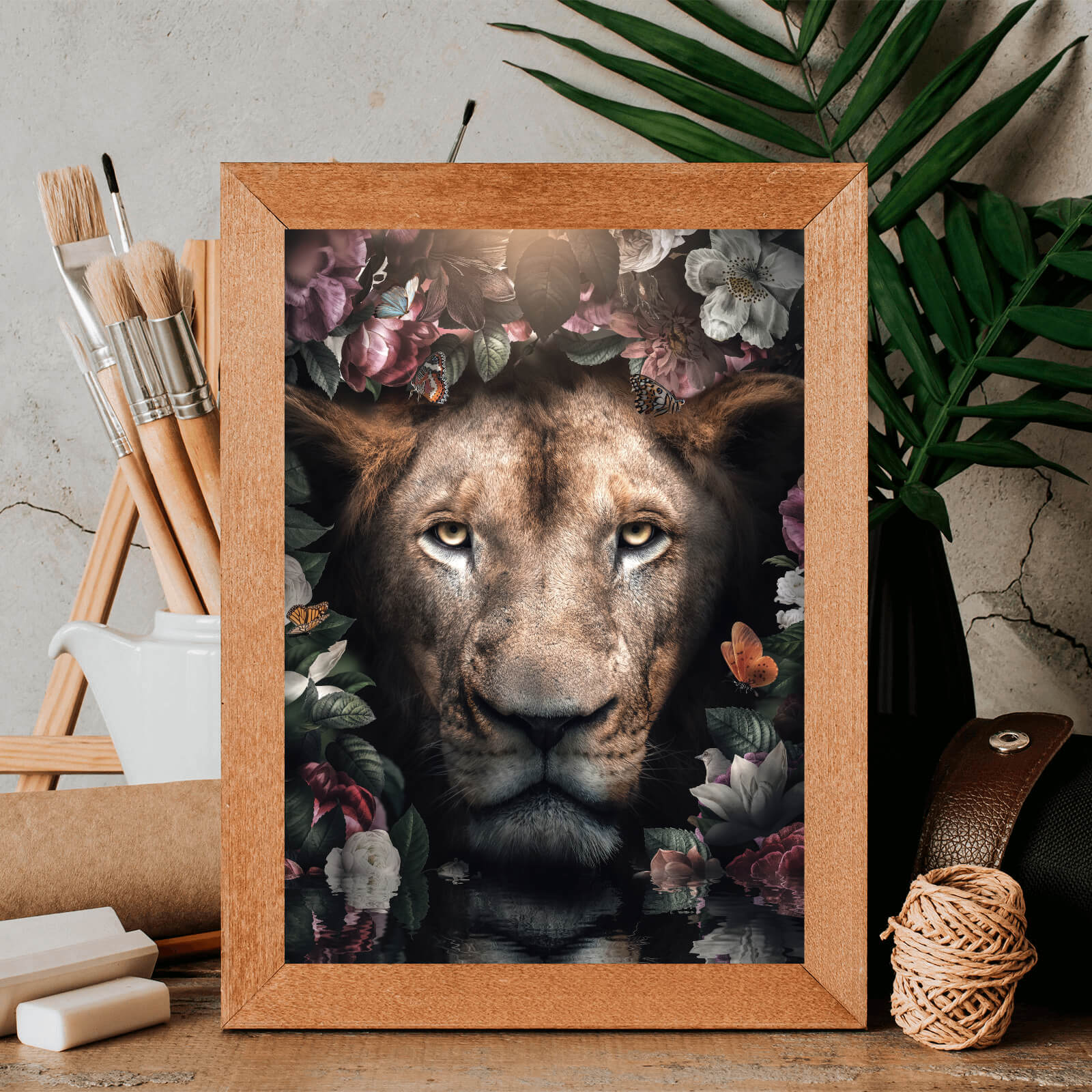 Poster Löwe mit Blumen Hochformat – Picoria