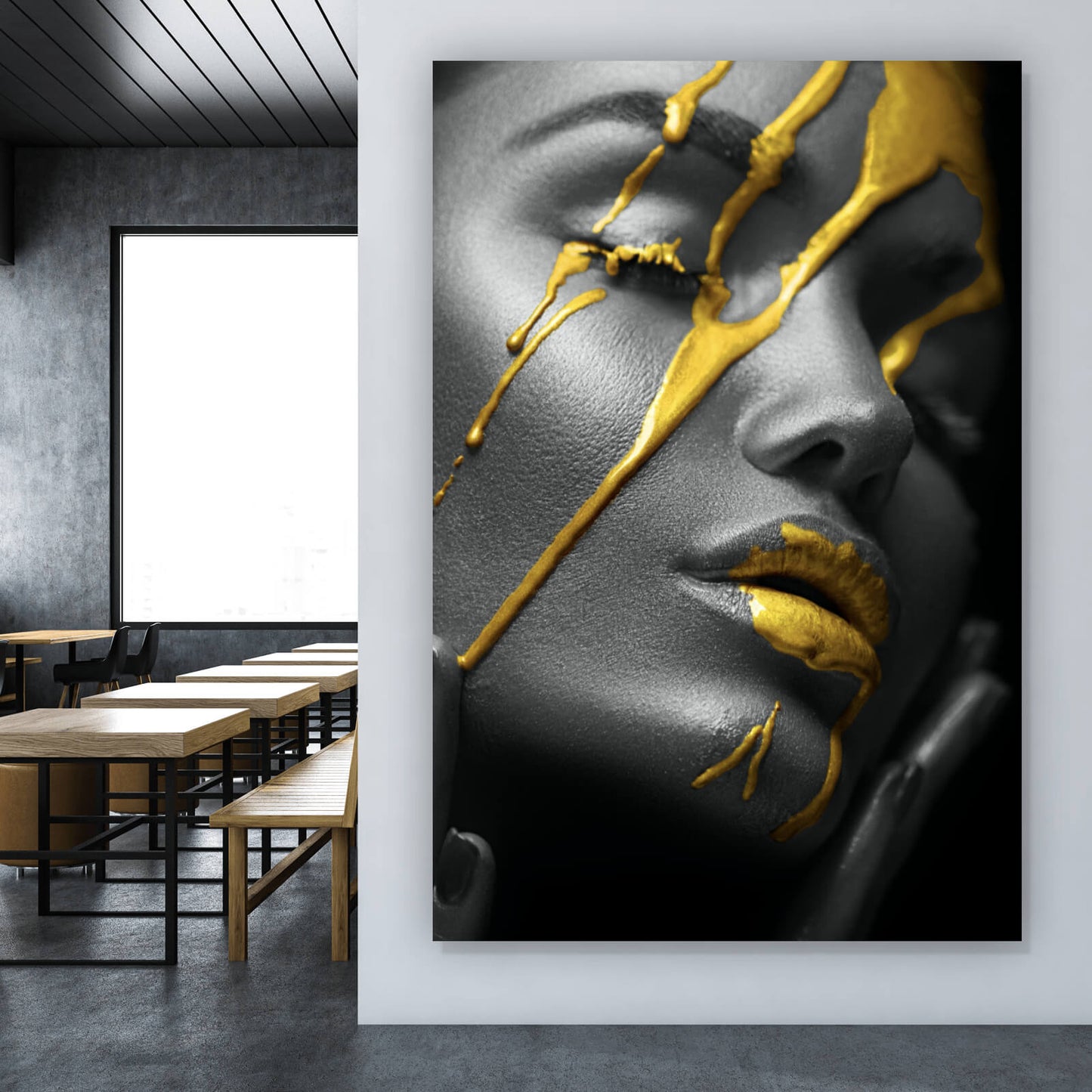 Leinwandbild Frauengesicht mit Gold Hochformat