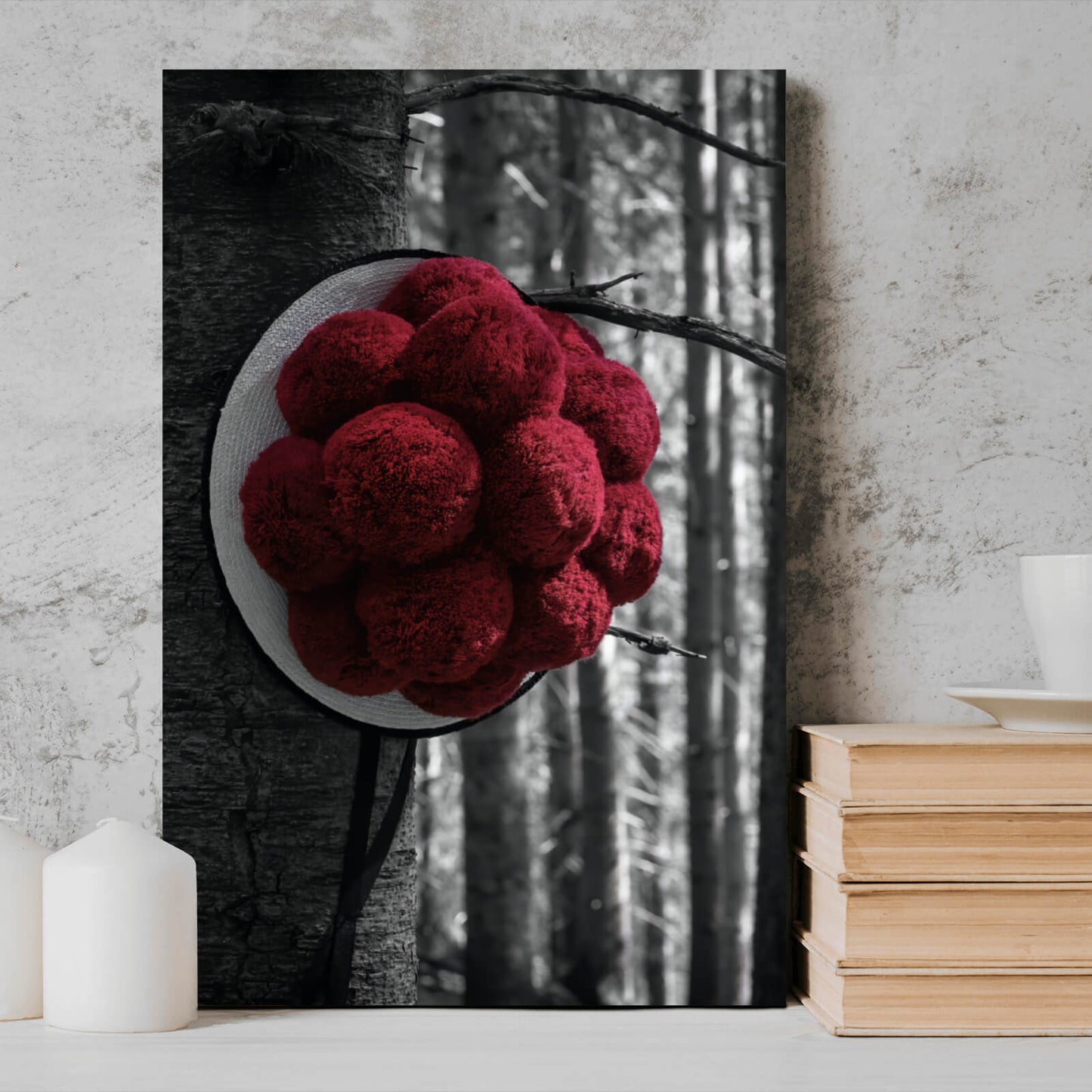 Leinwandbild Schwarzwald mit traditionellem Bollenhut Hochformat