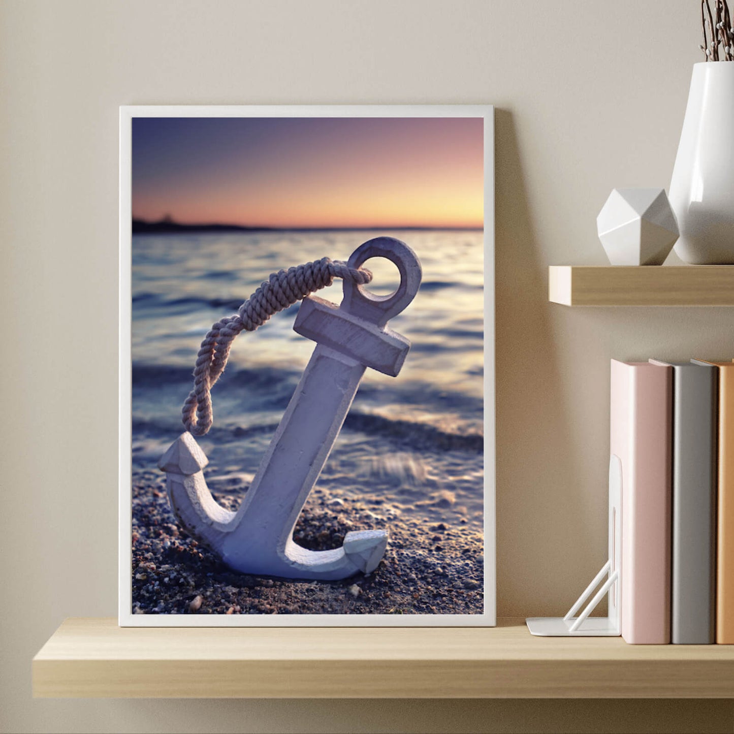 Poster Anker am Sandstrand Hochformat