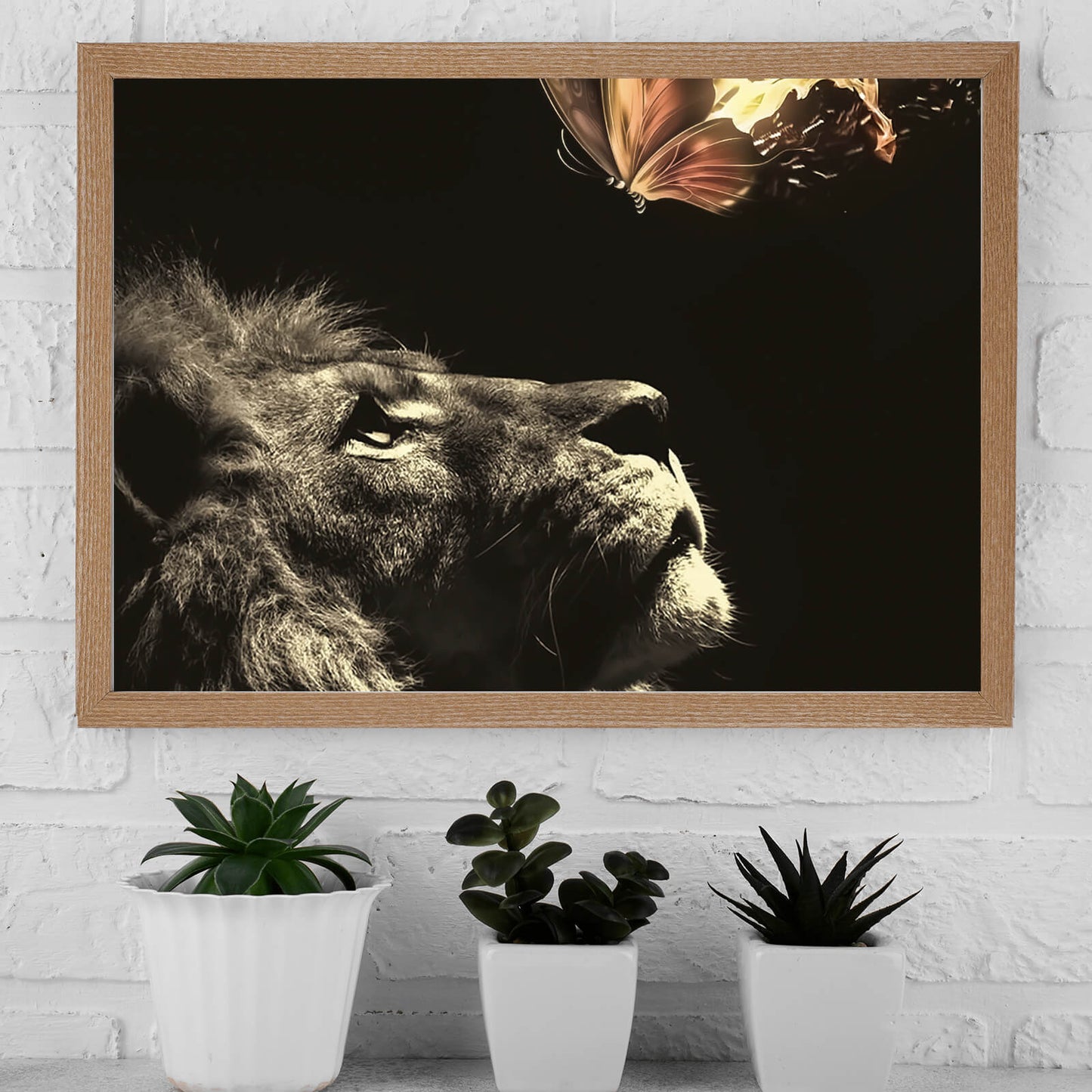 Poster Löwe mit brennendem Schmetterling Querformat