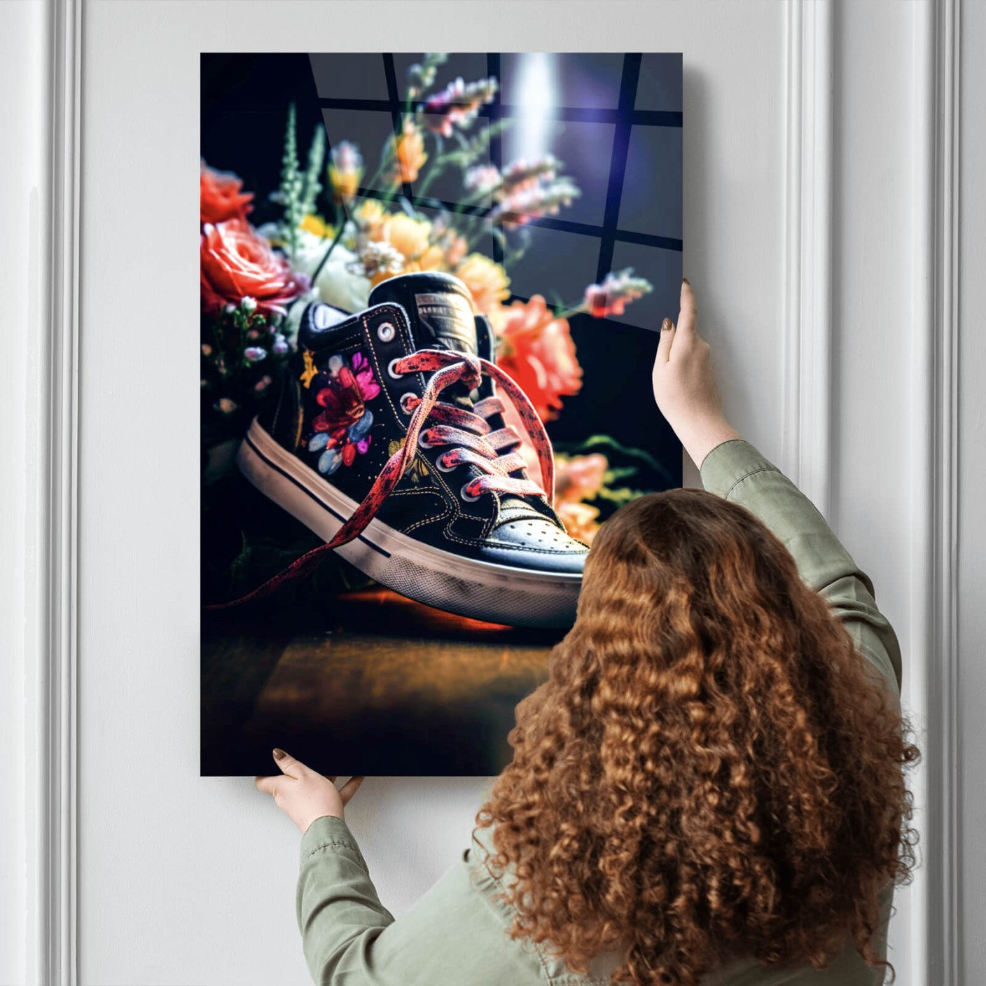 Acrylglasbild Jeans Sneaker mit Blumen verziert Hochformat