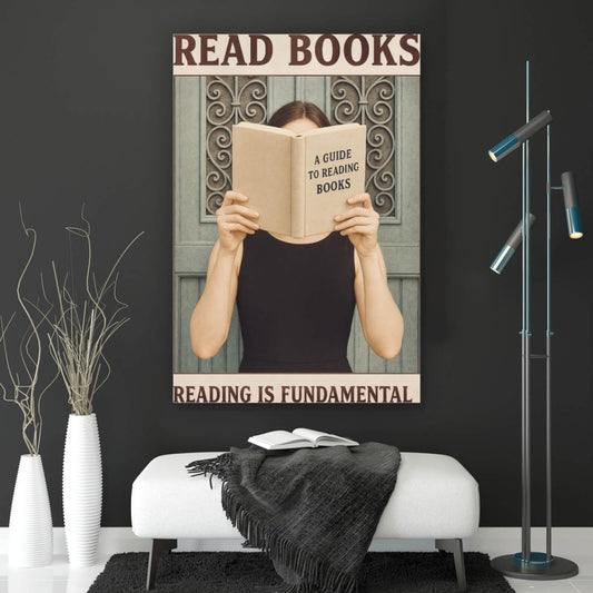 Leinwandbild Eine Frau liest ein Buch Hochformat