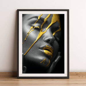 Poster Frauengesicht mit Gold Hochformat